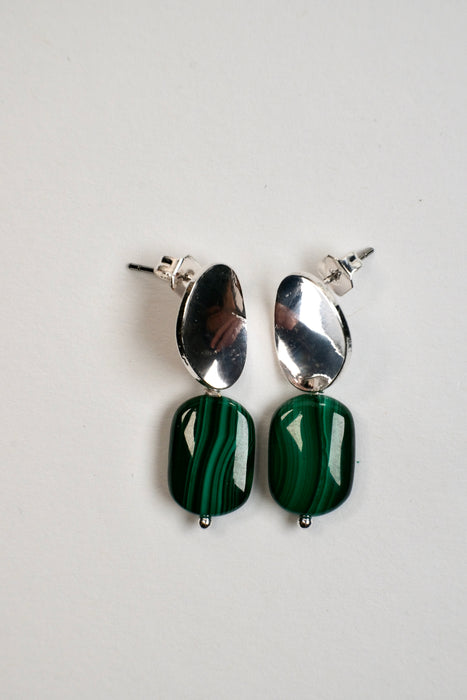 Single stone earring whit Malachite